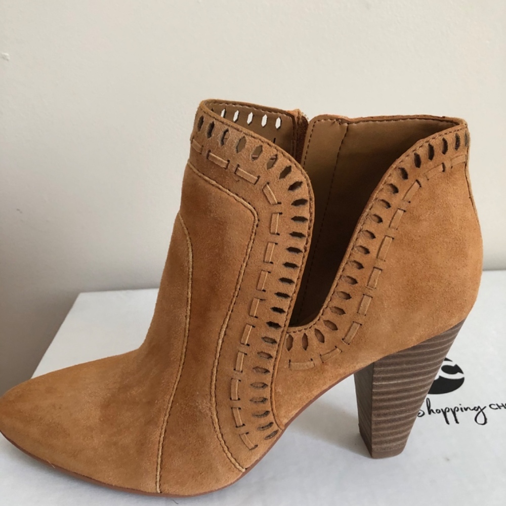 Boots - Picture 3 of 6